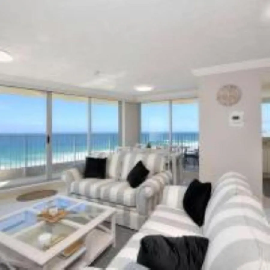 Spectacular Luxury Beachfront Apartment Gold Coast