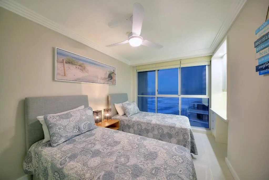 Spectacular Luxury Beachfront Apartment Gold Coast